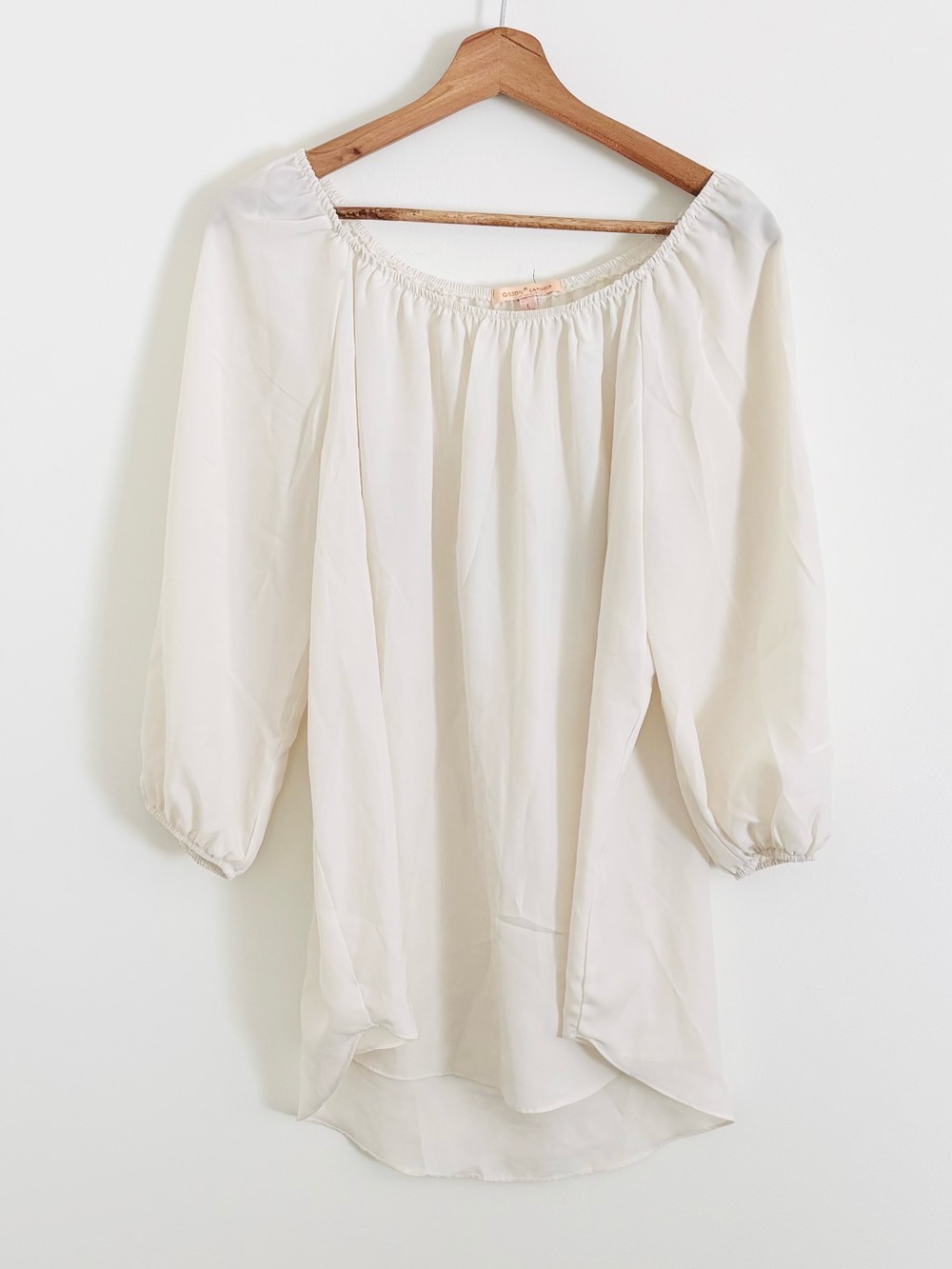 Gibson Latimer Off-The-Shoulder Peasant Blouse in Cream